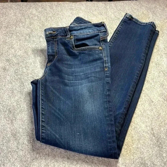 Kut from the Kloth Diana Skinny, Size 2. - Picture 1 of 13